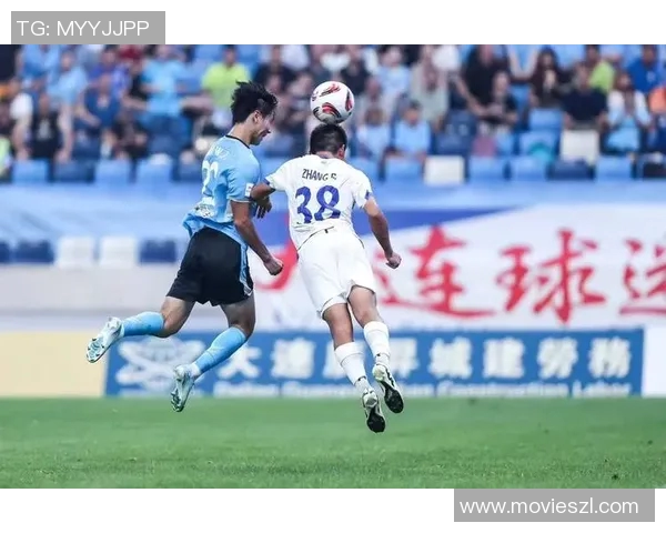 曼佐基头球破门助力大连英博赢得关键胜利展现球队强大实力